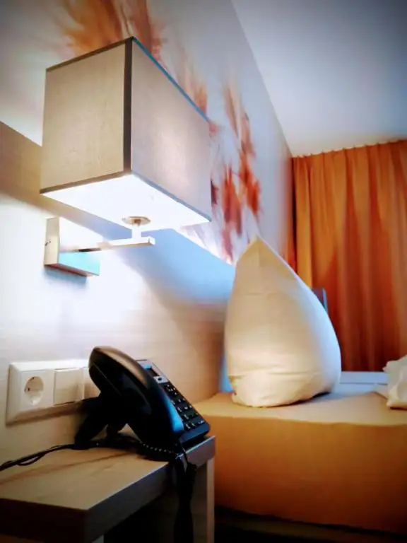 Modernes Bettkopfteil mit integrierter Beleuchtung